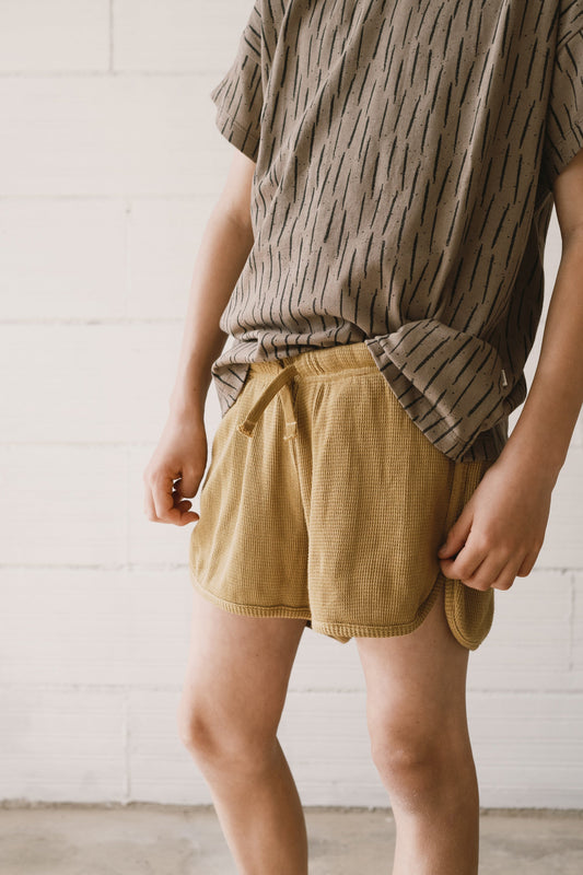 Huali waffle organic cotton shorts in mustard