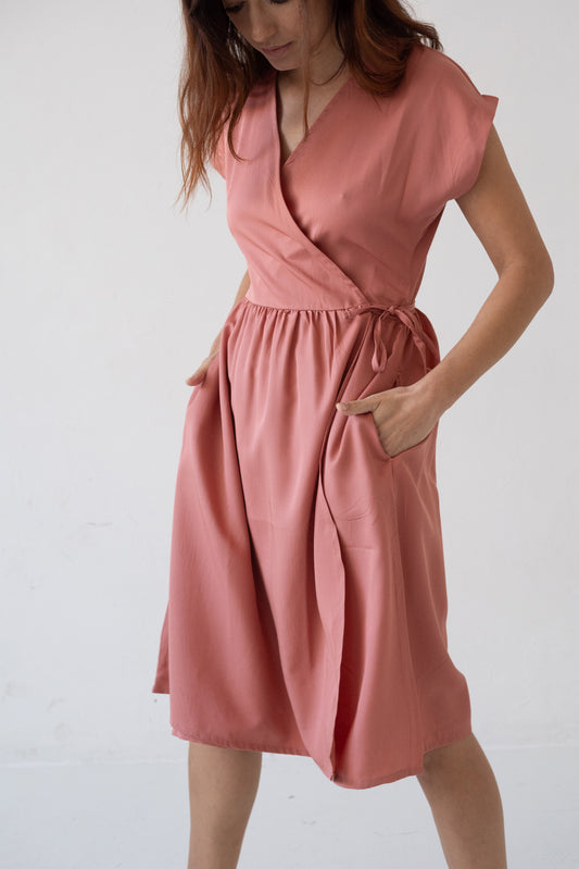 Vestido Hira midi cruzado Tencel rosa coral