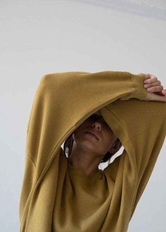 Sudadera Helmut oversized waffle mostaza