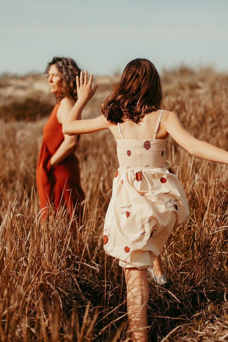Smocked dress in beige - TIRALAHILACHA