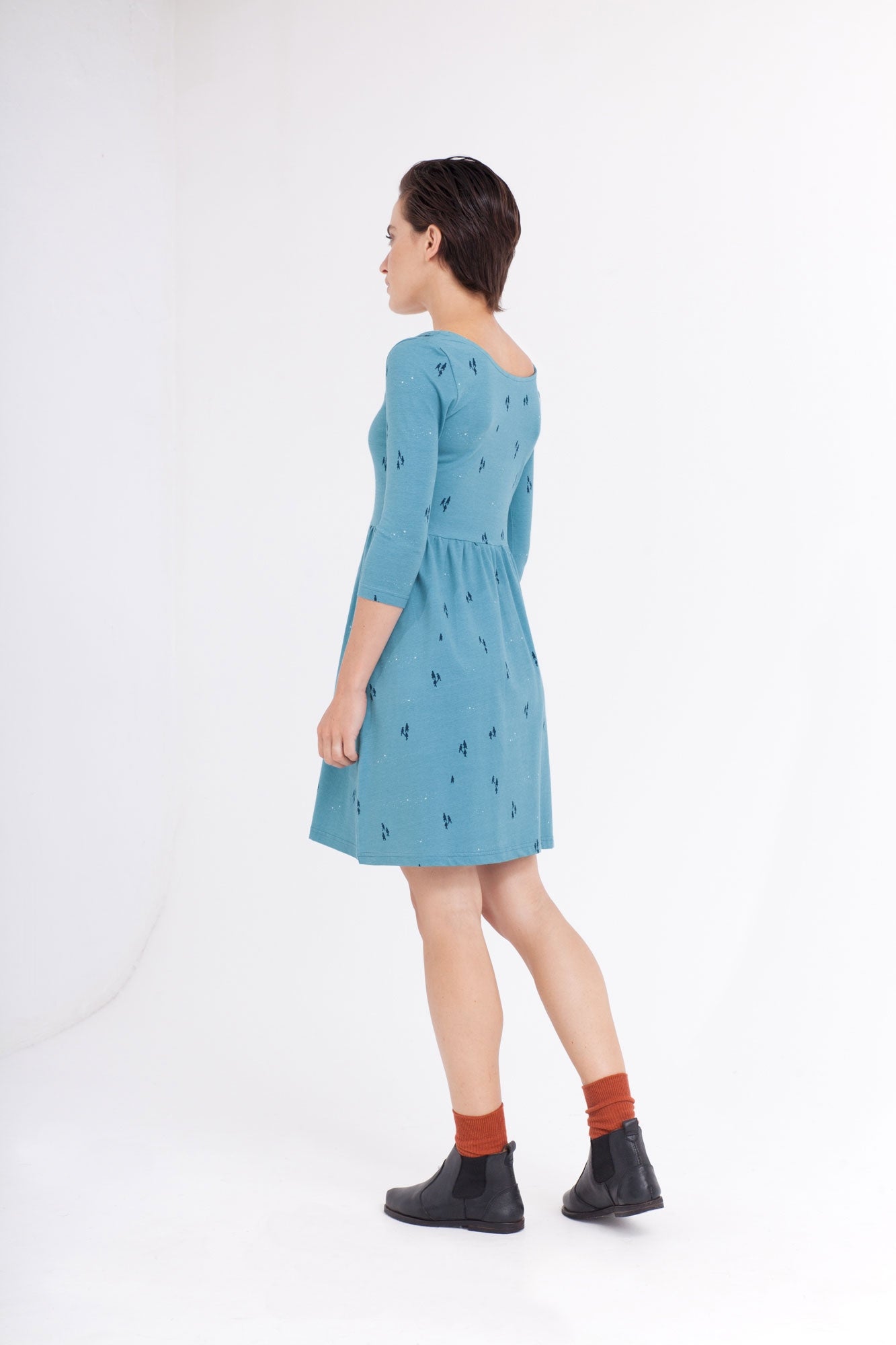 Vestido Carlona corte imperio azul ópalo. - TIRALAHILACHA