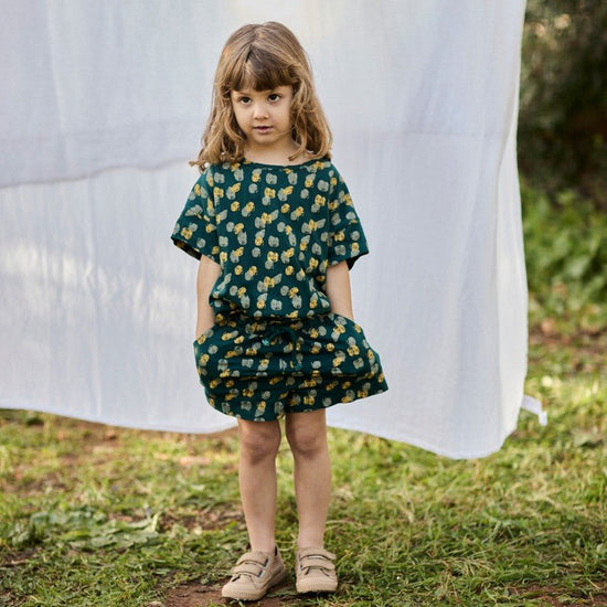 Unisex organic cotton T-shirt Footprints Blue-Green - TIRALAHILACHA