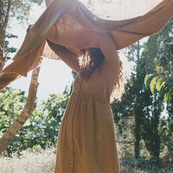 Siara V-neckline dress in mustard - TIRALAHILACHA