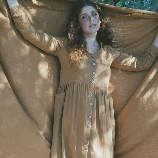 Siara V-neckline dress in mustard - TIRALAHILACHA