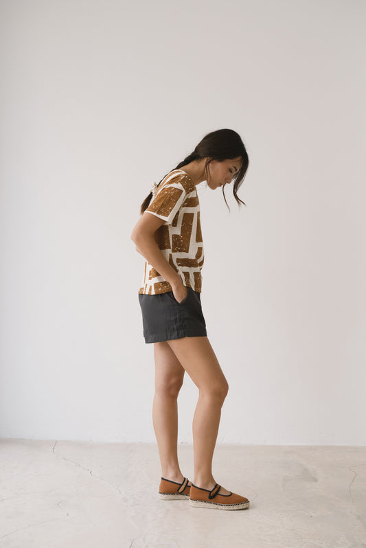 Camiseta fluida estampado marrón