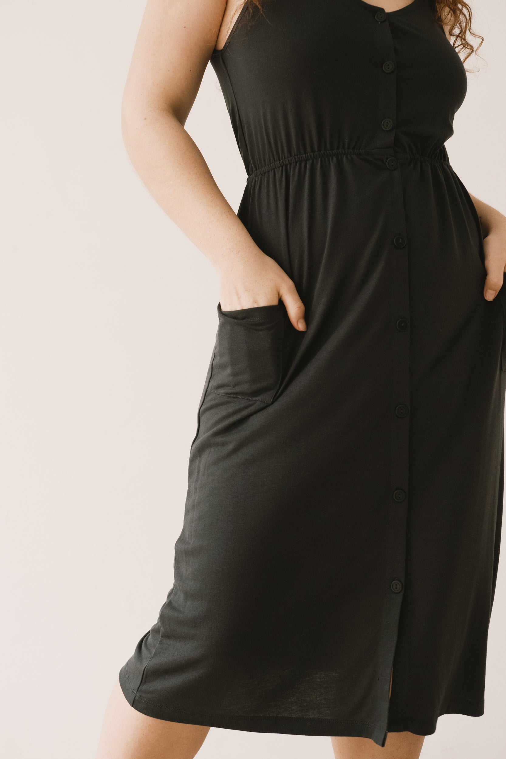 Hiara Tencel midi dress in black