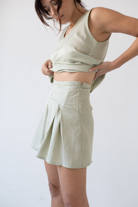 Hannia Tencel shorts in green