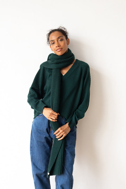 Cashmere and merino wool ribbed scarf in forest green