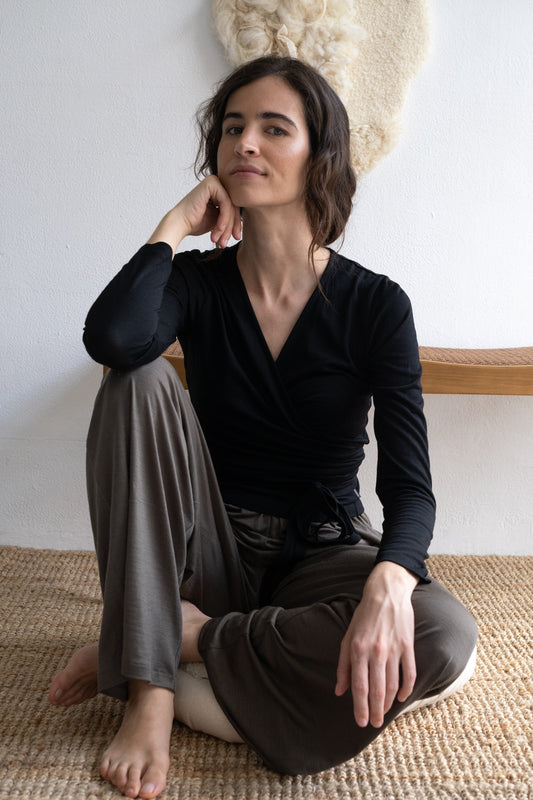 Merino wool wrap top in anthracite grey