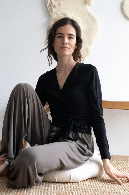 Merino wool wrap top in anthracite grey
