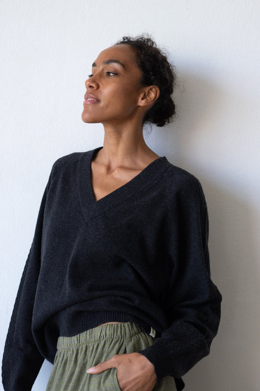 Merino and cashmere V-neck sweater in charcoal grey