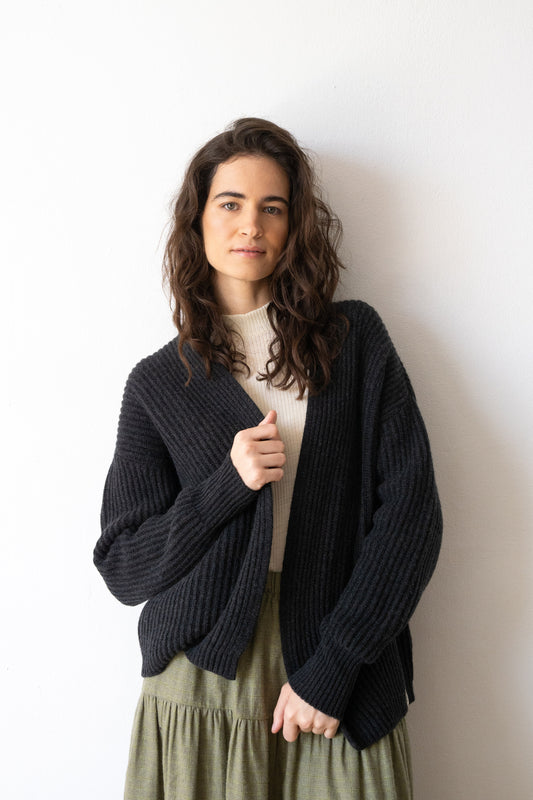 Cashmere cardigan in charcoal grey