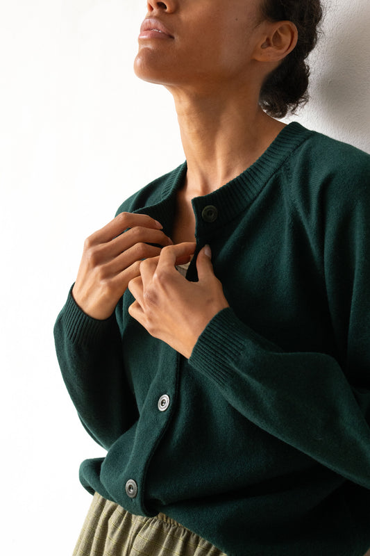 Cashmere and merino wool buttoned cardigan in forest green