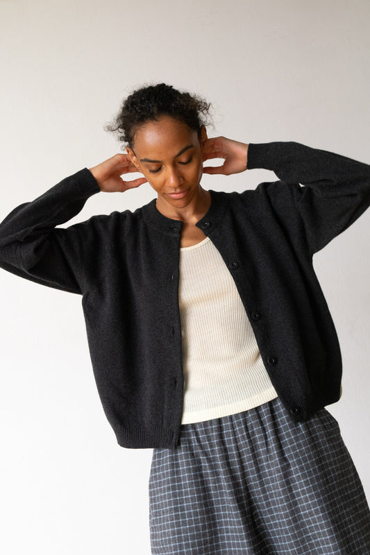 Cashmere and merino wool buttoned cardigan in charcoal grey