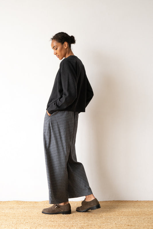 Cashmere and merino wool buttoned cardigan in charcoal grey