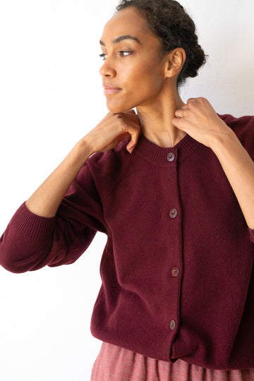 Cashmere and merino wool buttoned cardigan in burgundy