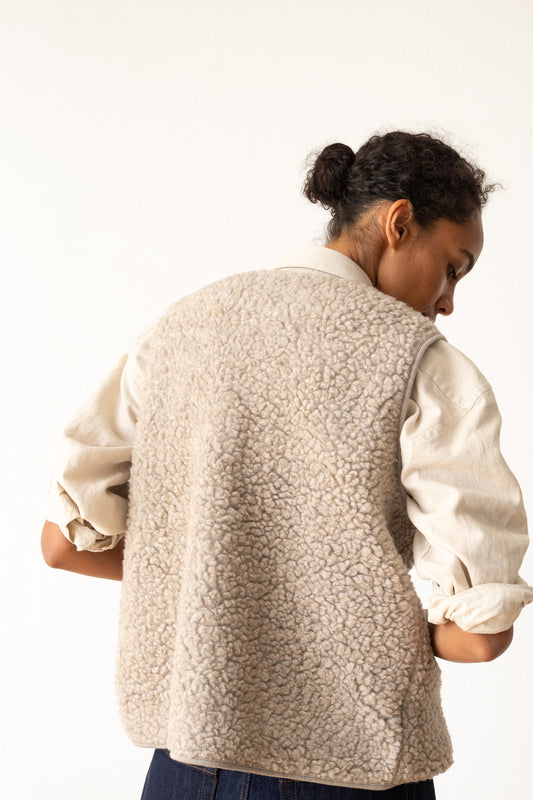 Wool and organic cotton sherpa vest in beige