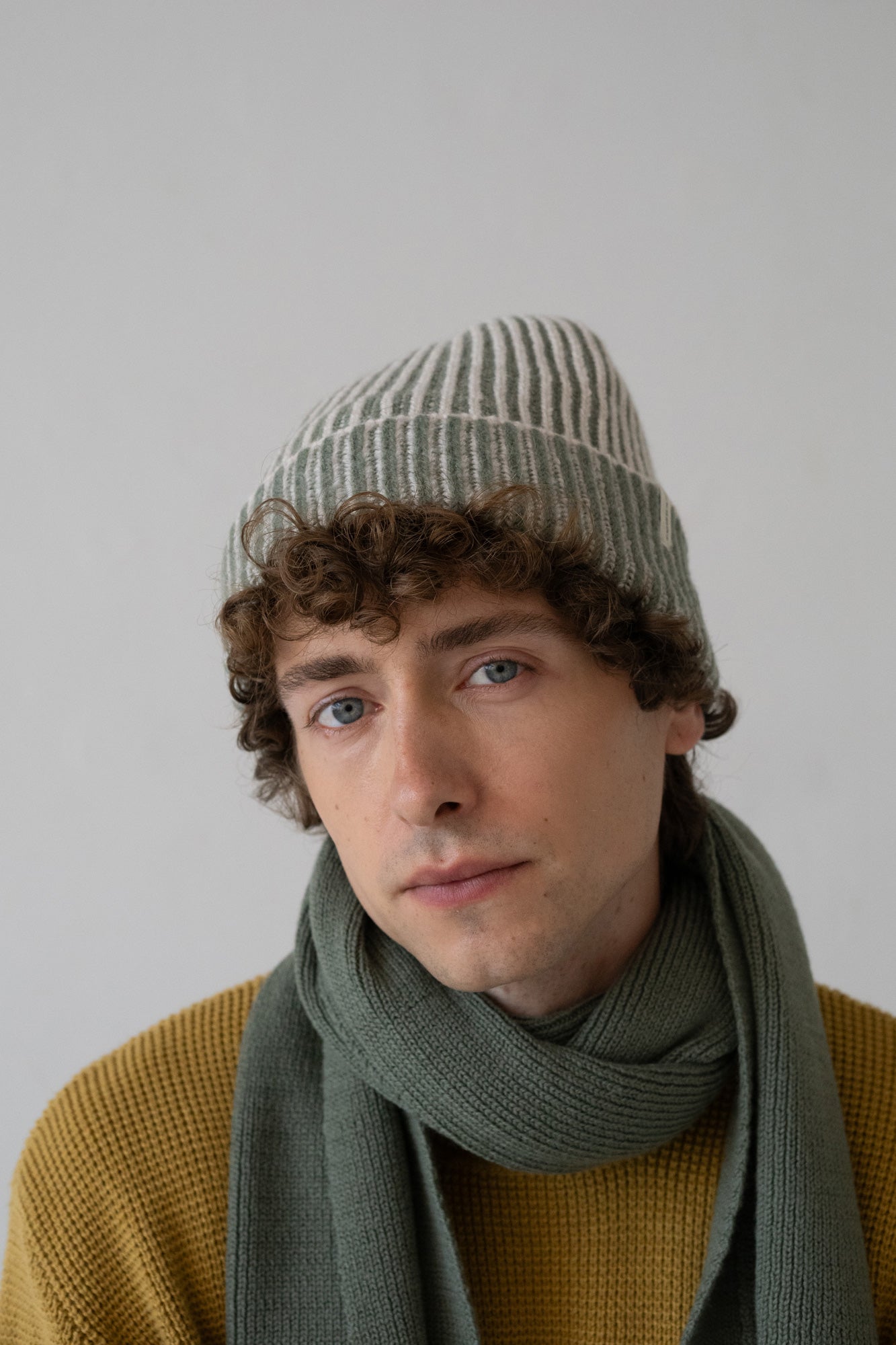 TIRALAHILACHA | Tao chunky wool beanie in two-tone green