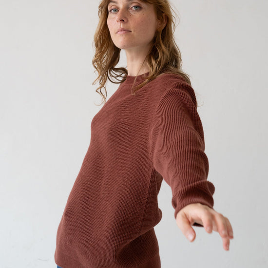 TIRALAHILACHA | Unisex Tam Sweater Organic Cotton in Garnet Rosella