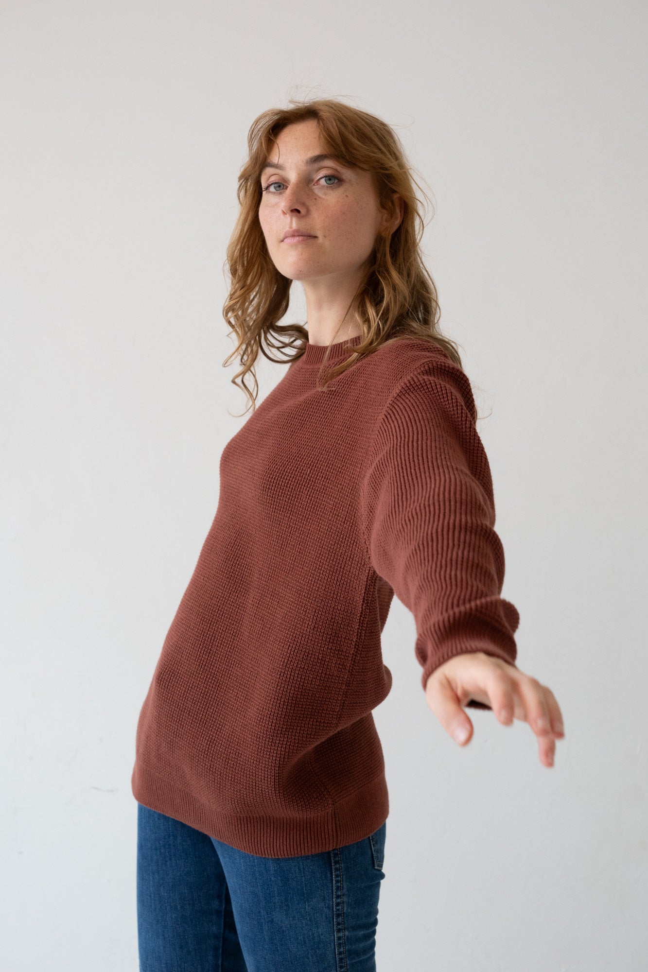 TIRALAHILACHA | Unisex Tam Sweater Organic Cotton in Garnet Rosella