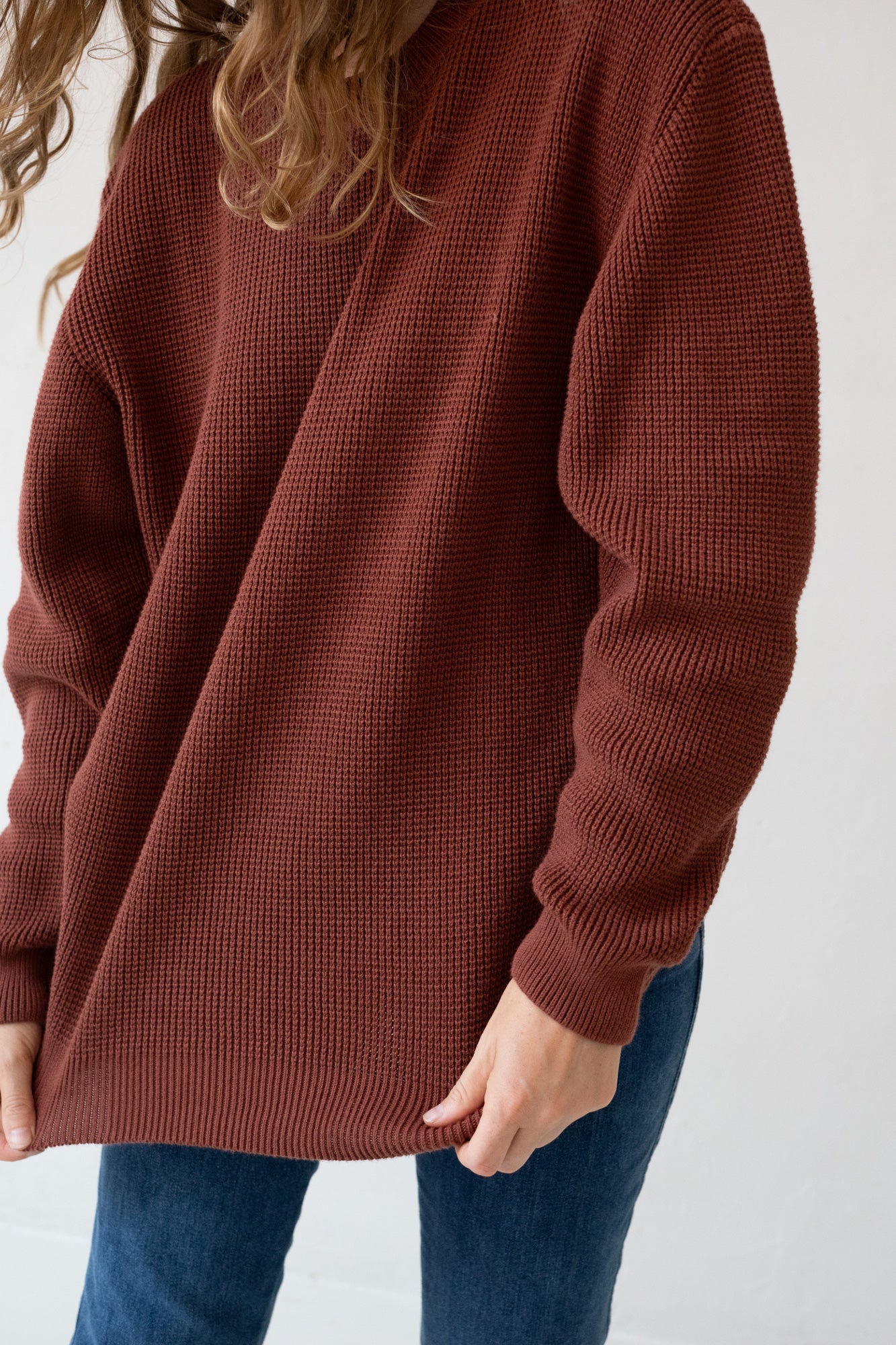 TIRALAHILACHA | Unisex Tam Sweater Organic Cotton in Garnet Rosella