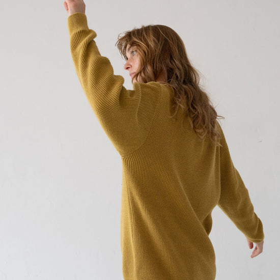 TIRALAHILACHA | Unisex Tam Sweater Organic Cotton in Mustard