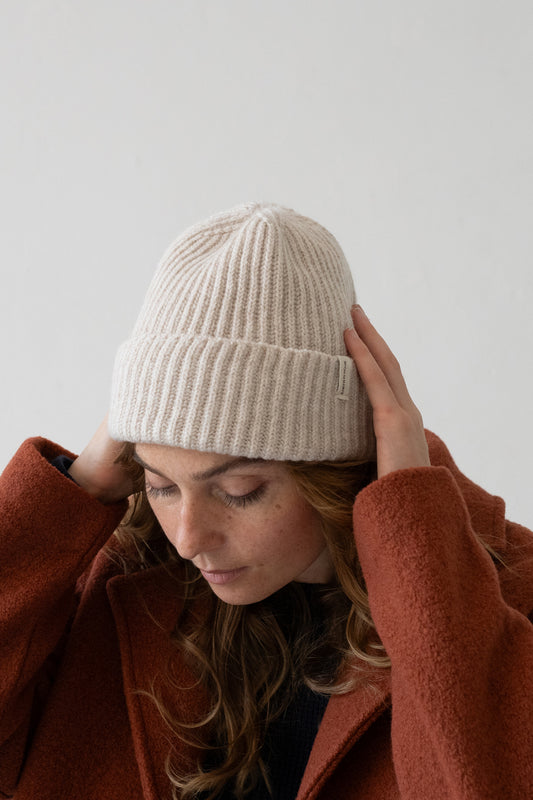 Tao chunky wool beanie in white