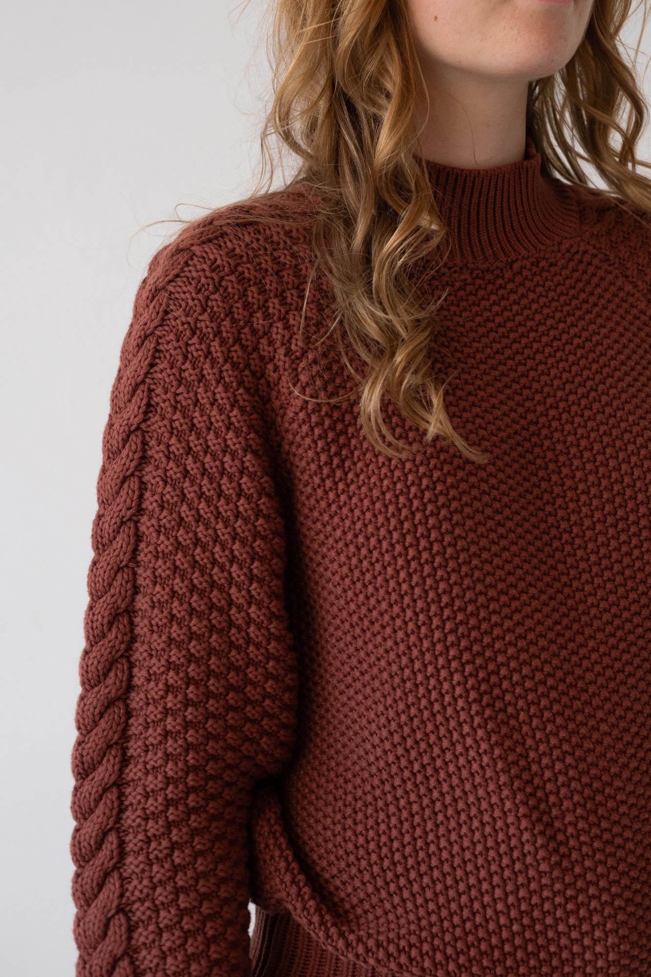 TIRALAHILACHA | Turner Sweater Organic Cotton in Garnet Rosella