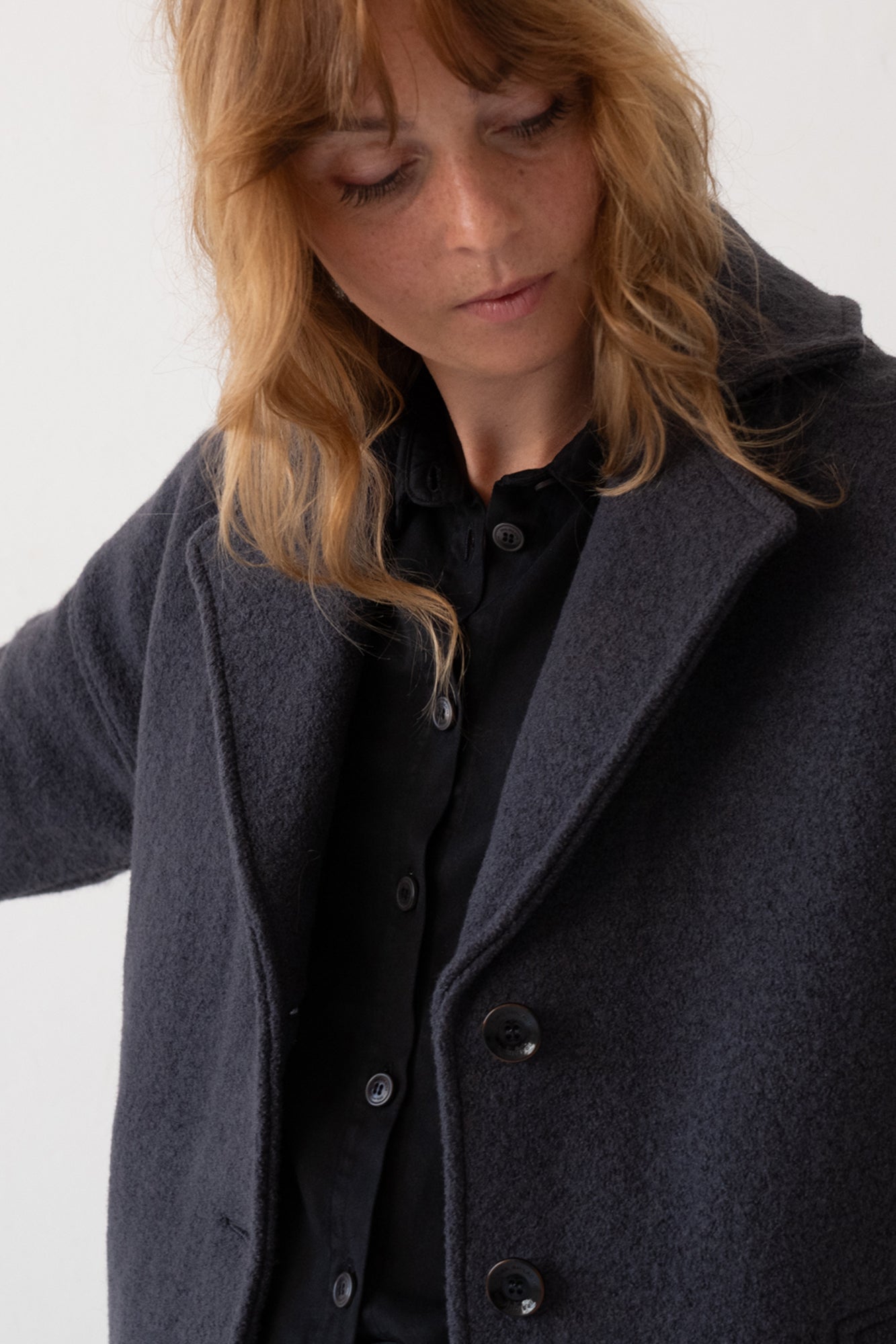 TIRALAHILACHA | Tad Coat 100% Merino Wool in Bark Grey