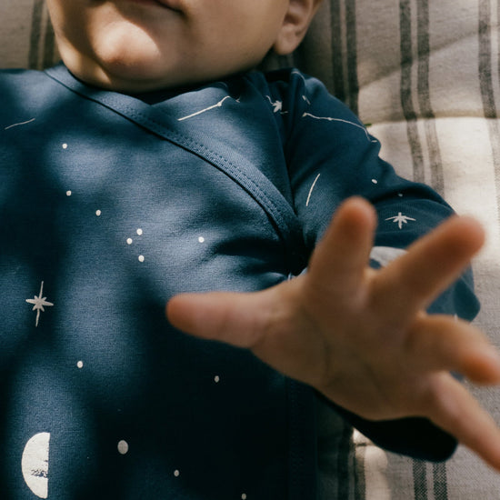 Griselle long sleeves baby bodysuit blue constellations - TIRALAHILACHA