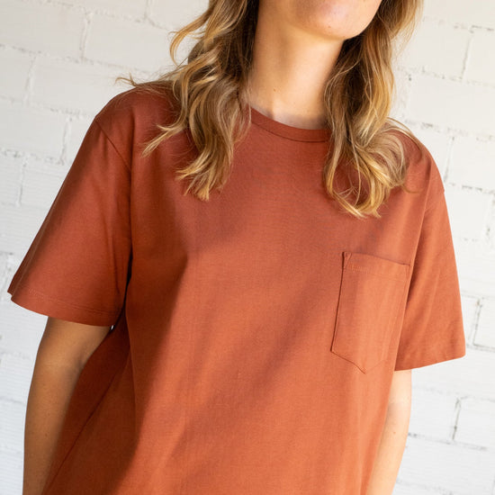 Giulia unisex T-shirt with pocket Mars red - TIRALAHILACHA