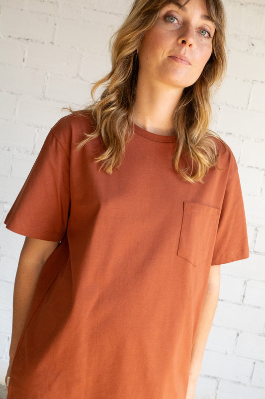 Giulia unisex T-shirt with pocket Mars red - TIRALAHILACHA