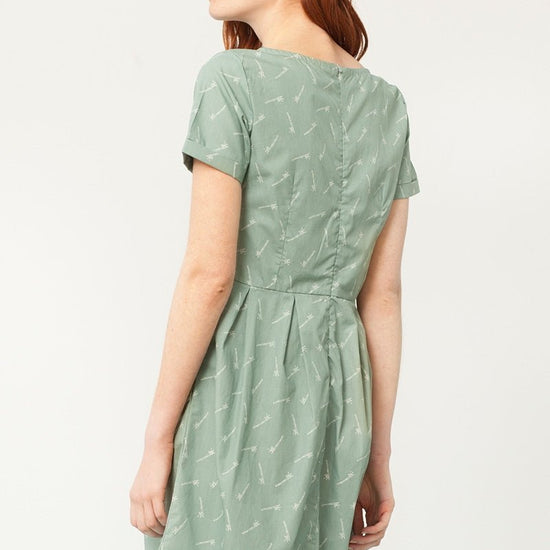 Piola short sleeve dress in green and bambu print - TIRALAHILACHA